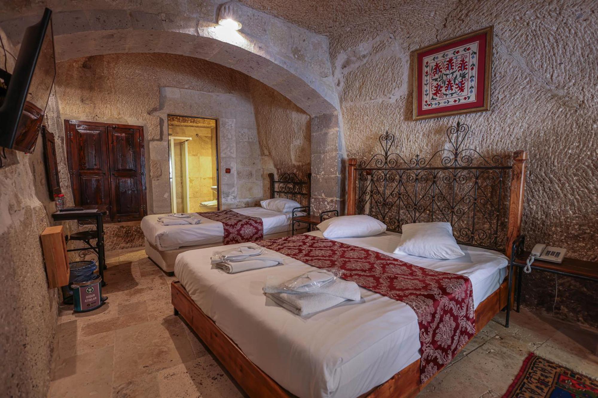 Otel Century Cave 2*